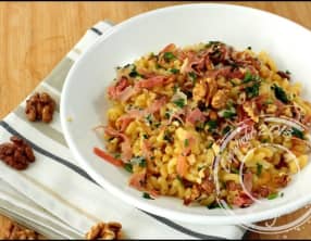 Coquillettes façon risotto à l’huile de truffe, jambon cru et noix