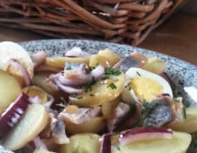 Salade de harengs fumés pommes de terre tièdes