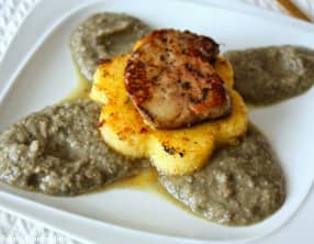 Foie gras poêlé sur polenta et purée de lentilles