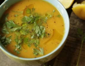 Soupe carotte, citron, gingembre et persil plat
