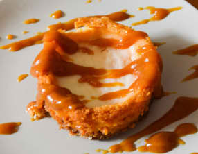 Cheesecake au coulis de caramel au beurre salé