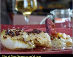 Saint-Jacques au grué de cacao