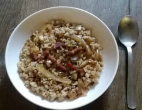 Riz sauté facile aux lardons, oignon et vinaigre balsamique