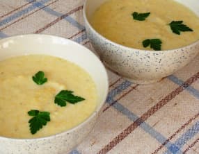Soupe aux poireaux et pommes de terre, avec bouillon de légumes maison