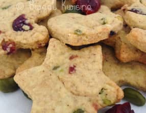 Les biscuits de Noël aux pistaches et cranberries