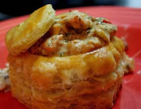 Bouchées à la Reine garnies de mousse de saumon, champignons et son sabayon au Sauternes