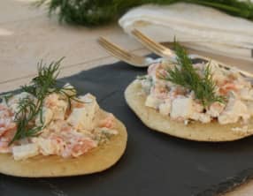 Blinis au radis noir et à la truite fumée