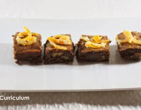 Brownies chocolat noir, noix et écorces d'oranges confites