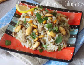 Riz à la viande d'agneau et amandes grillées
