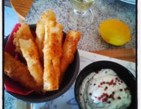 Frites de céleri pané , sauce citronnée aux noix