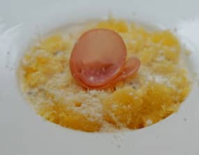 Petites marmites de courge spaghetti aux quatre fromages