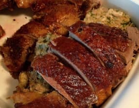 Oie farcie aux marrons, au foie gras et truffes et rôtie à la broche