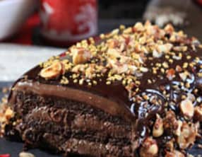 Bûche de Noël au chocolat et noisettes caramélisées