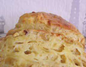 Cake aux oignons caramélisés et au fromage normand