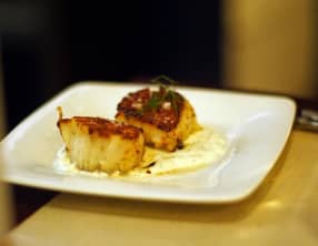 Coquilles Saint-Jacques et pétoncles, sauce champagne