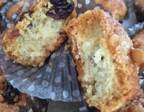 Les biscuits sablés aux pignons de pin, raisins et écorces d'orange