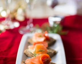 Toasts au saumon fumé et beurre d'agrumes