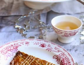Galette des rois nippo-bretonne au thé matcha et cerises confites
