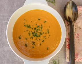 Soupe de carottes, pamplemousse et curcuma.