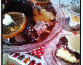 le Moelleux au chocolat blanc et pâte d'amandes , glaçage au chocolat noir