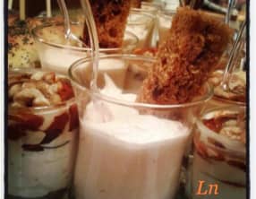 Verrine de mousse de foie gras, compotée de figues et mouillettes de pain d'épices