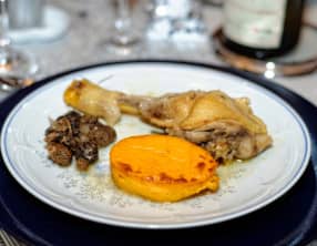 Poularde aux morilles, sauce au vin du jaune