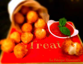 Beignets de Mozzarella Accompagnés de leur Marinara sauce