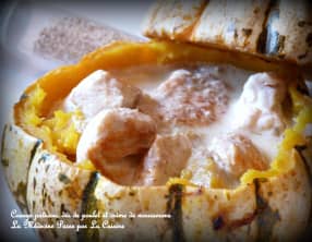 Courge patidou, dés de poulet fermier et crème de mousserons