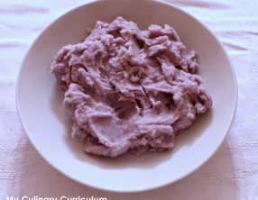 Purée de pomme de terre violette