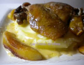 Canard confit, pommes caramélisées et sauce au cidre