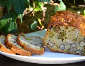 Cake aux figues, noisettes et chèvre