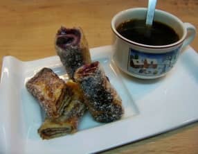 Pain perdu roulé à la pâte à tartiner et aux bleuets ou French toast Roll-Ups