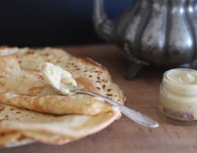 Crêpes à la bière et pâte à tartiner chocolat blanc-orange
