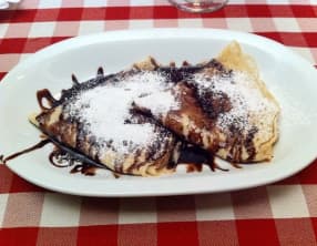 Crêpes Gundel à la crème, aux fruits secs, parfums chocolat cannelle