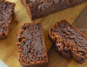 Le cake végétal au chocolat noir et au praliné