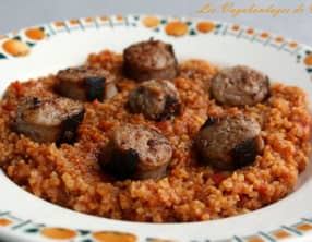 Boulgour à la tomate et aux saucisses