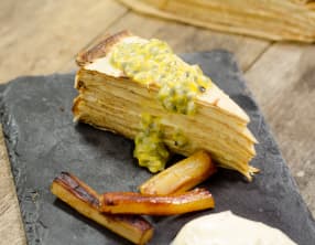 Gâteau de crêpes au muscovado et rhum, salsifis caramélisés