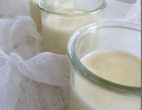 Crème au chocolat blanc et lait d'amandes