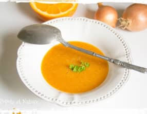 Soupe au potimarron, lentilles corail et épices