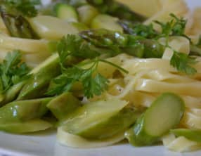 Tagliatelles, émincé d’asperges vertes