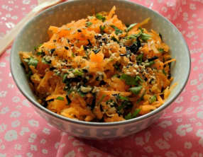 Courge et carotte râpées au gomasio de graines et spiruline