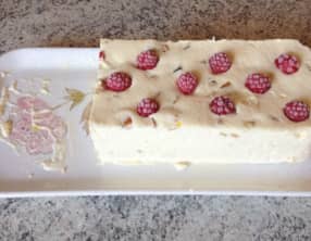 Nougat glacé aux amandes et fruits confits