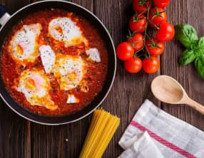 Strapatsada oeufs brouillés à la tomate et à la feta