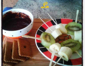 Fondue express chocolat noir amandes kiwi et bananes