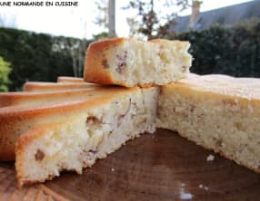 Financier géant aux éclats de noisettes