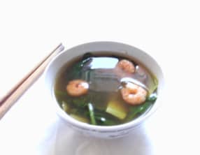 Soupe de crevette aux épinards et courgette