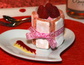 Minis charlottes à la mousse de framboises aux biscuits roses de Reims