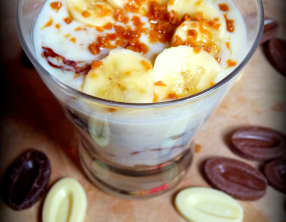 Riz au lait banane, triple chocolat et caramel au beurre salé