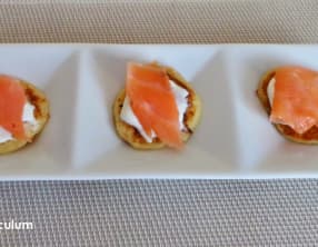 Poffertjes au saumon fumé