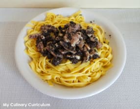 Tagliatelles au poulet et à la tapenade